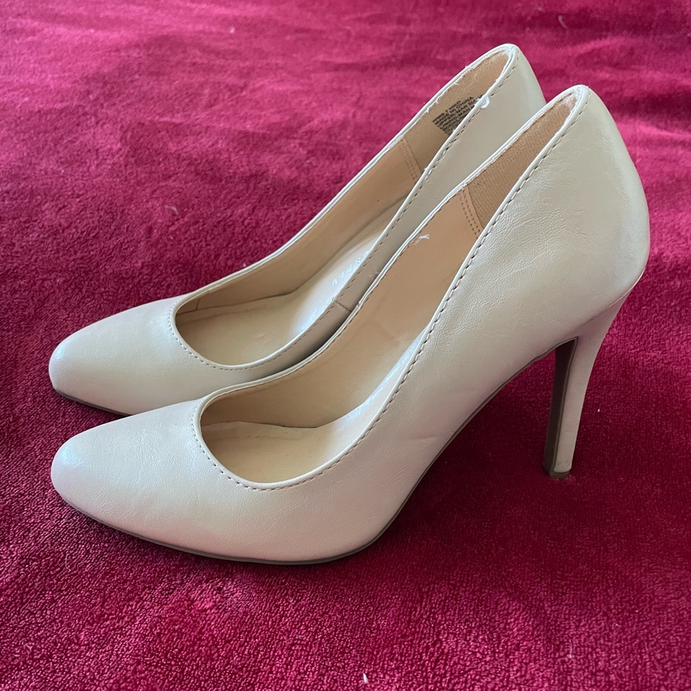 LC Lauren Conrad Cream Heels